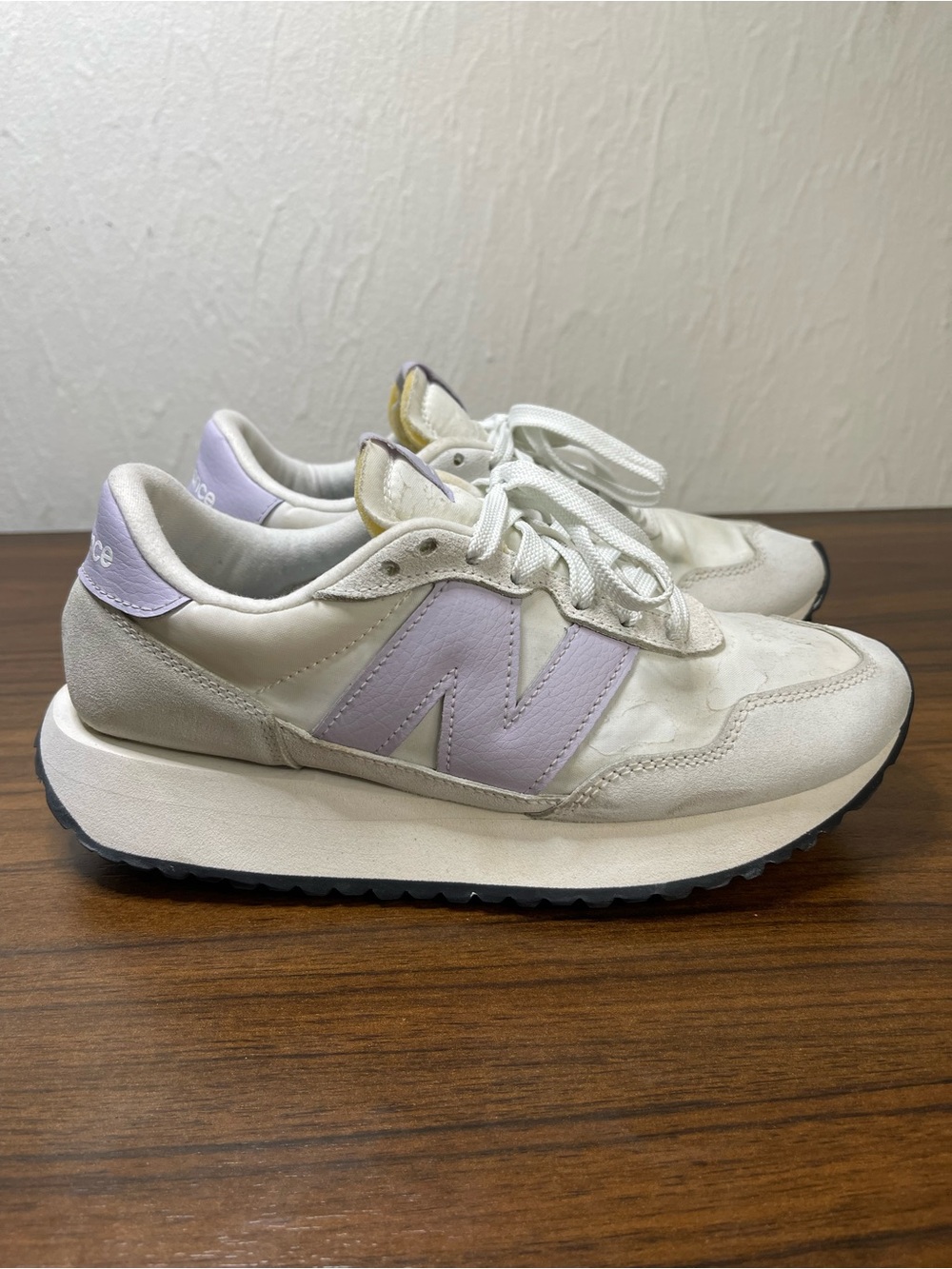 READ DESC. New Balance 327 Women’s Size 8 'White Moonbeam & December Sky' Preppy